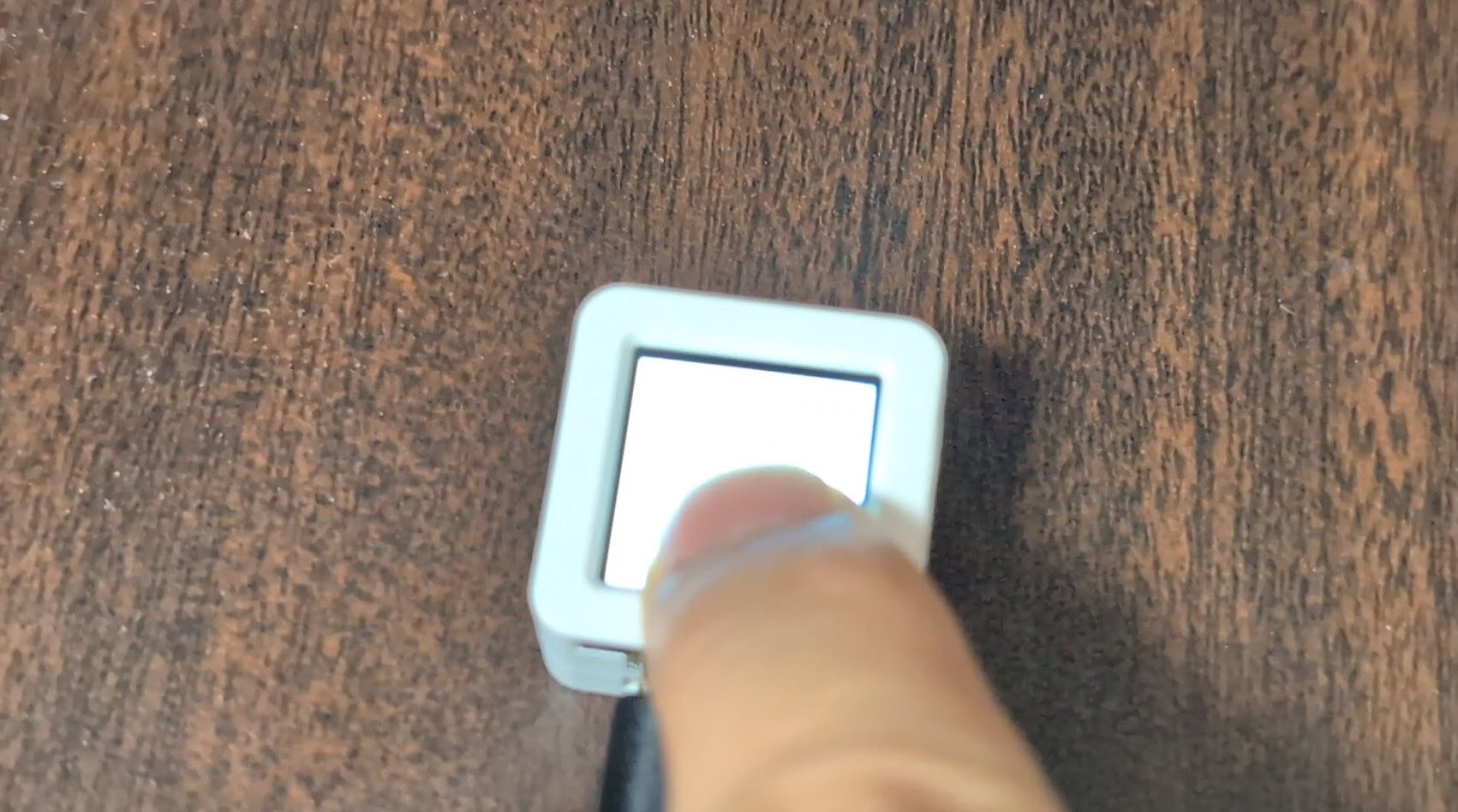 AtomS3 から HiveMQ MQTT につないでディスプレイ ON / OFF 遠隔操作の仕組みを作るメモ のサムネイル