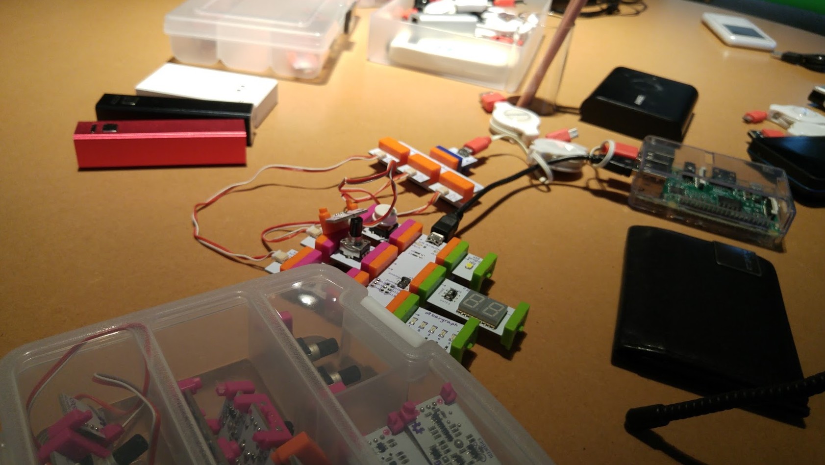 7/22に株式会社ウフル様でlittleBitsの可視化の社内勉強会をしてきました。