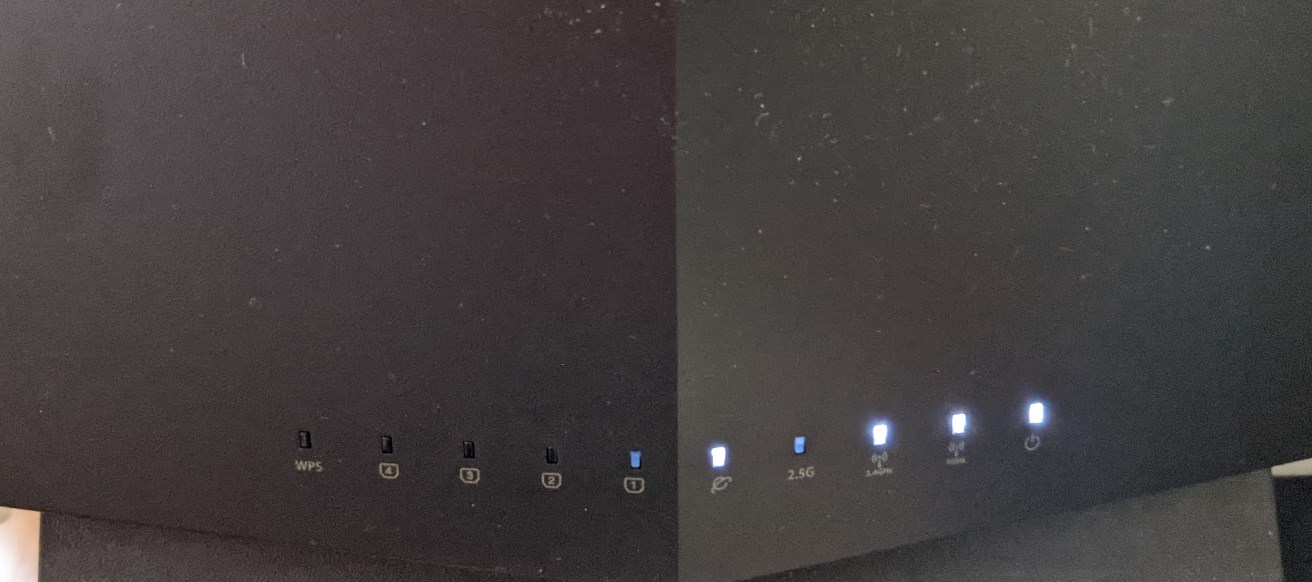 ルーターの LED の光をマスキングテープとアルミホイルでカバーすると遮光できるメモ のサムネイル